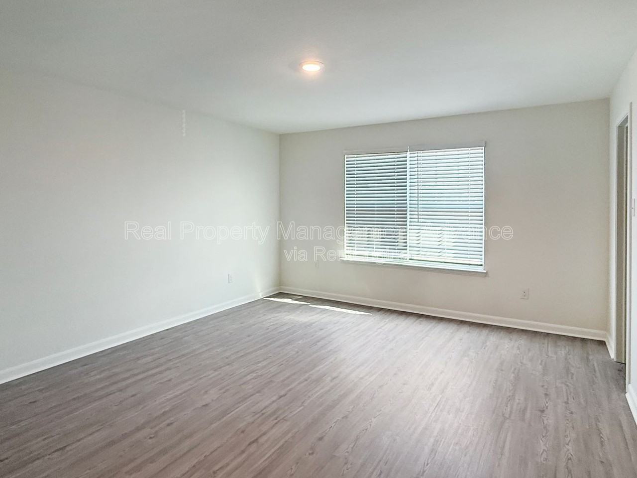 303 Stone Ct - Photo 7 of 12