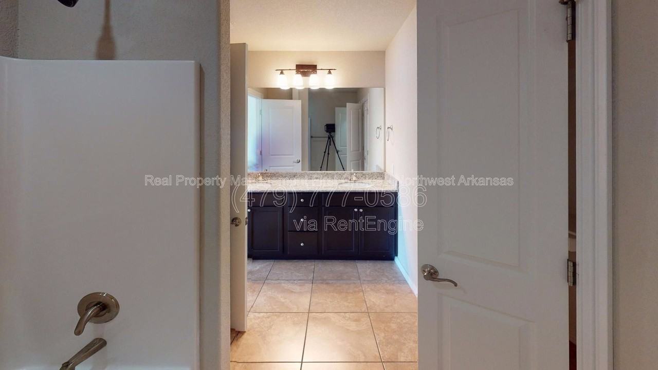 2711 W Shasta Rd - Photo 6 of 9