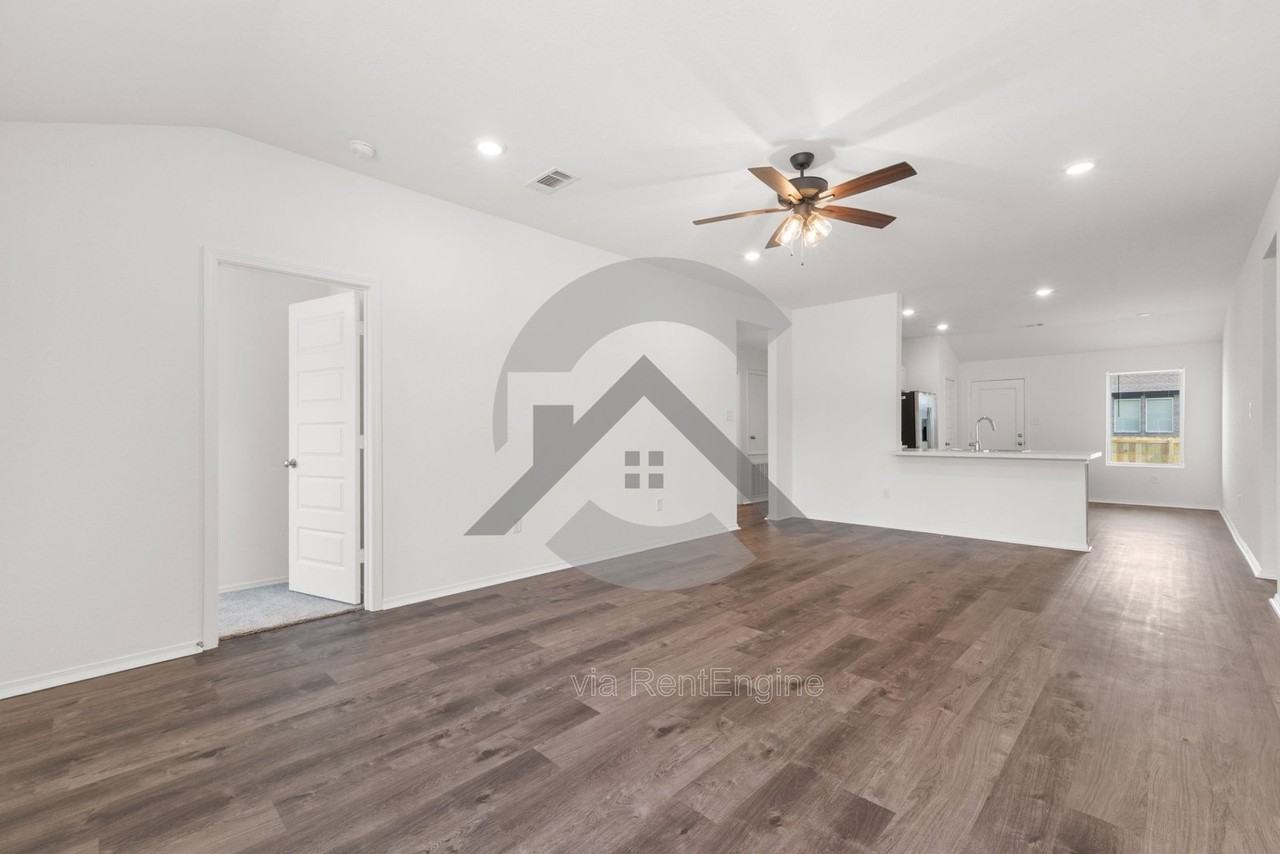 11 E Reliance Ct - Photo 3 of 16