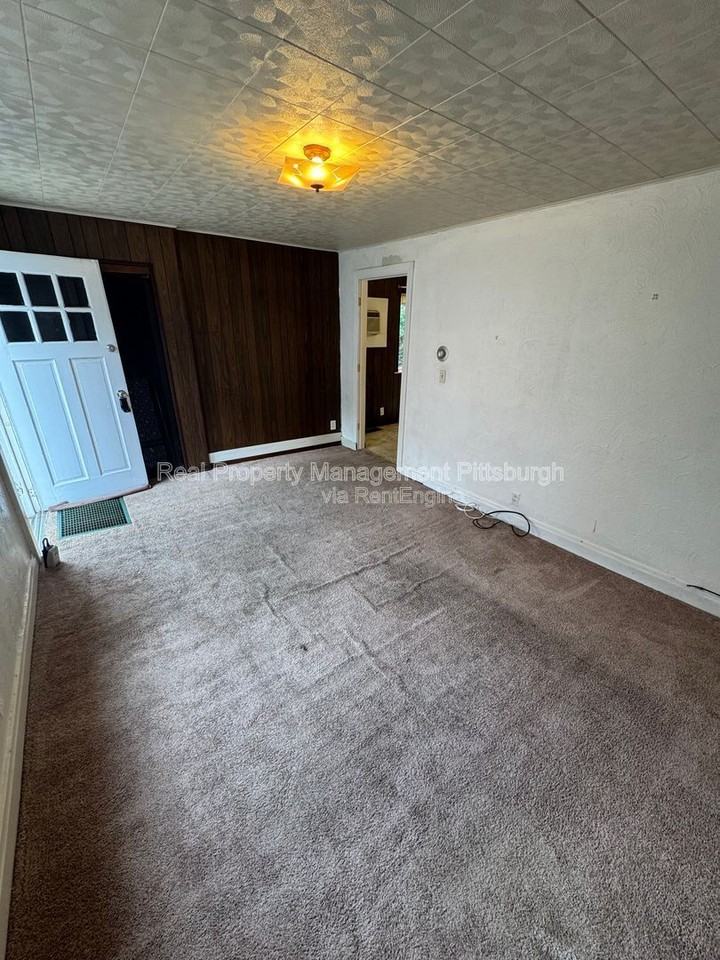 2812 Edwards Way - Photo 2 of 14