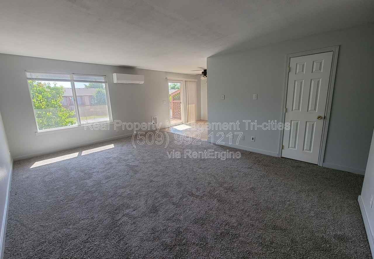 3121 W Hood Ave #I203 - Photo 2 of 9