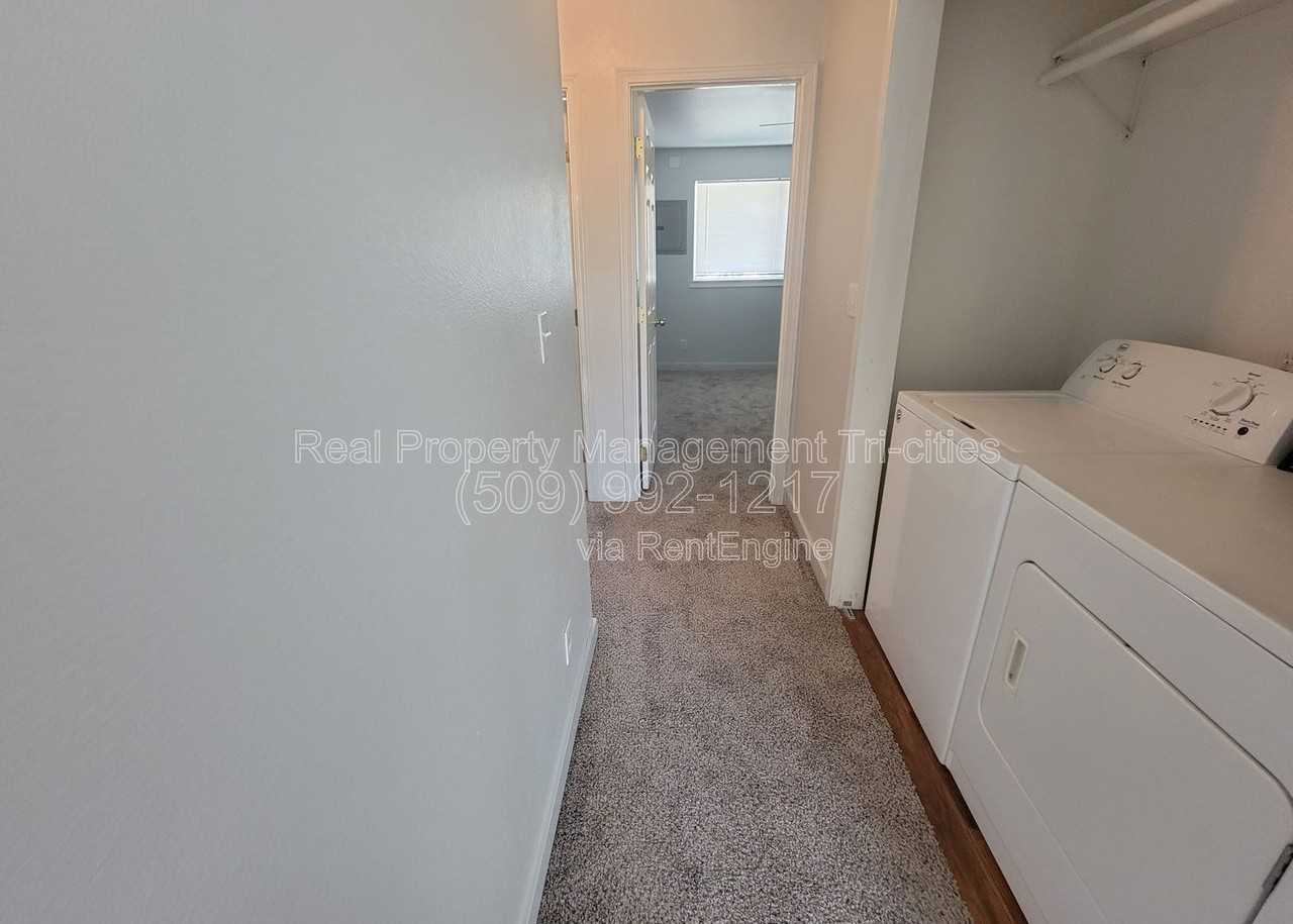 3121 W Hood Ave #I203 - Photo 5 of 9