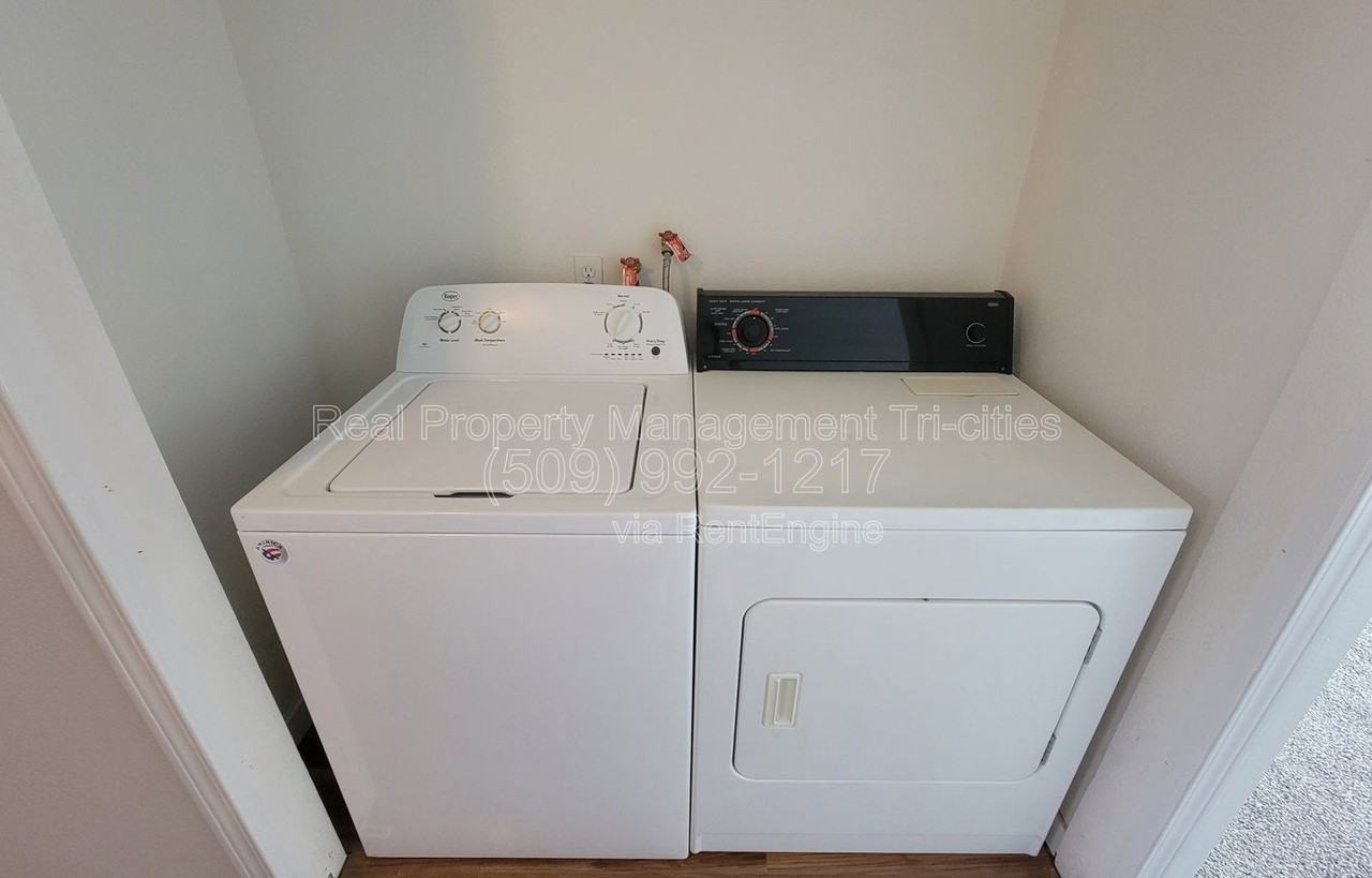3121 W Hood Ave #I203 - Photo 6 of 9