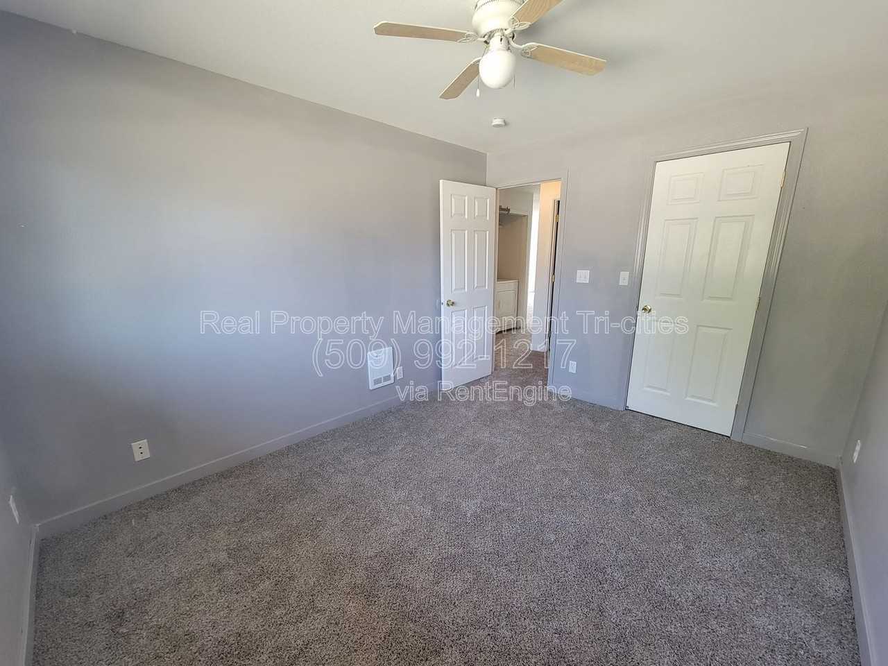 3121 W Hood Ave #I203 - Photo 7 of 9