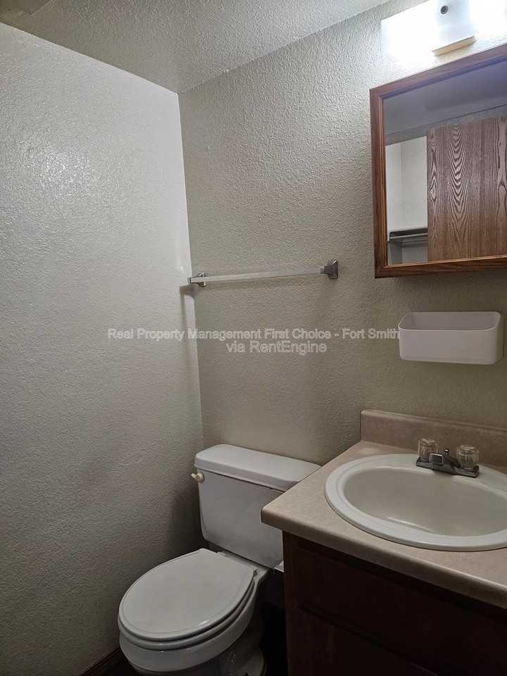 130 Cedar Creek Ct #9 - Photo 5 of 15