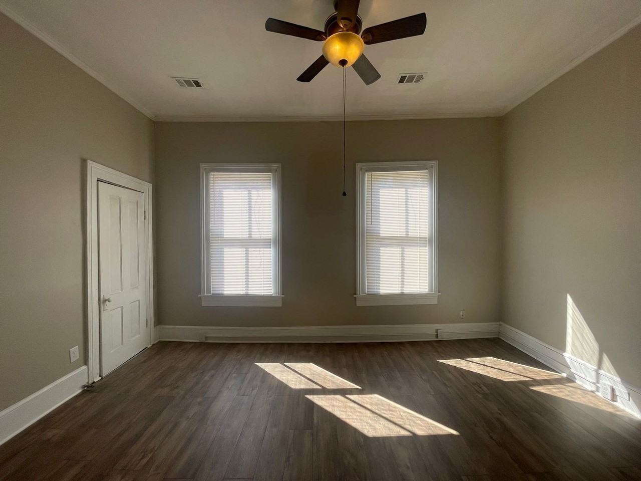 982 Magnolia St - Photo 5 of 17