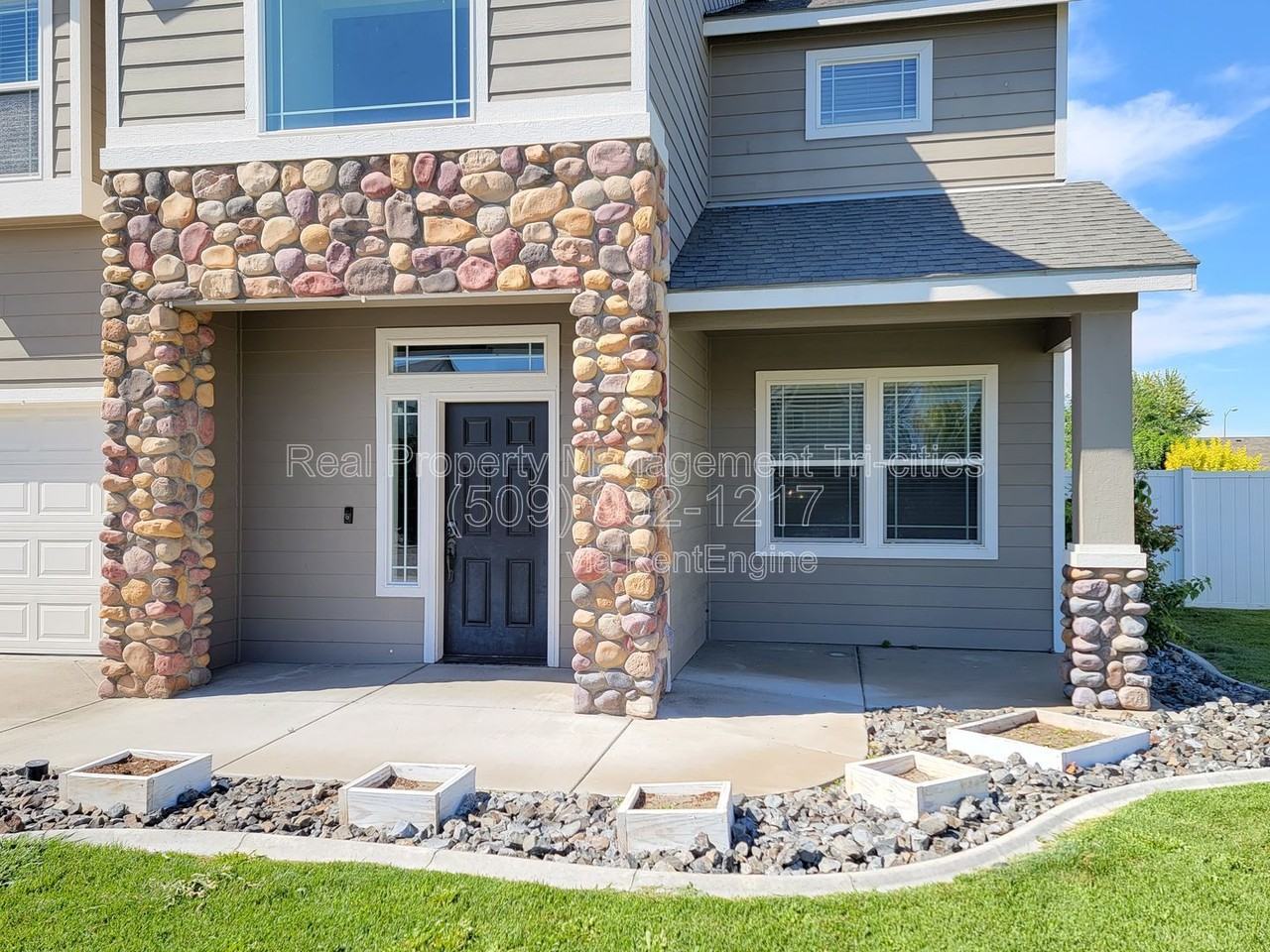 5017 Laredo Dr - Photo 2 of 21