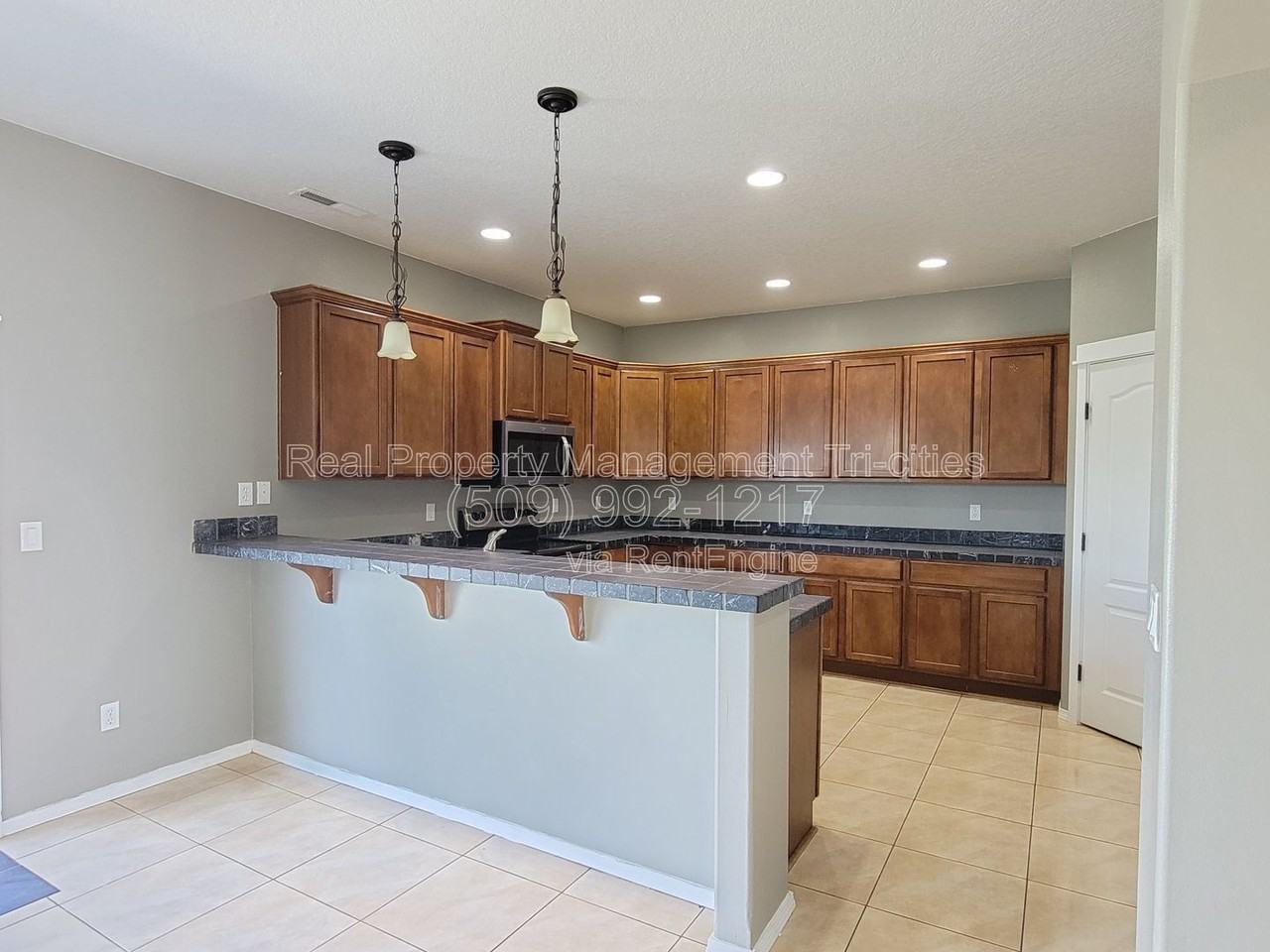 5017 Laredo Dr - Photo 5 of 21