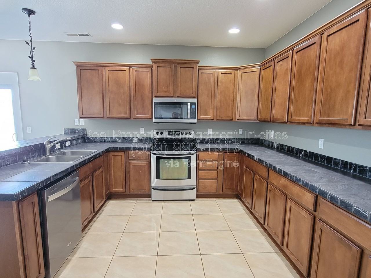 5017 Laredo Dr - Photo 6 of 21