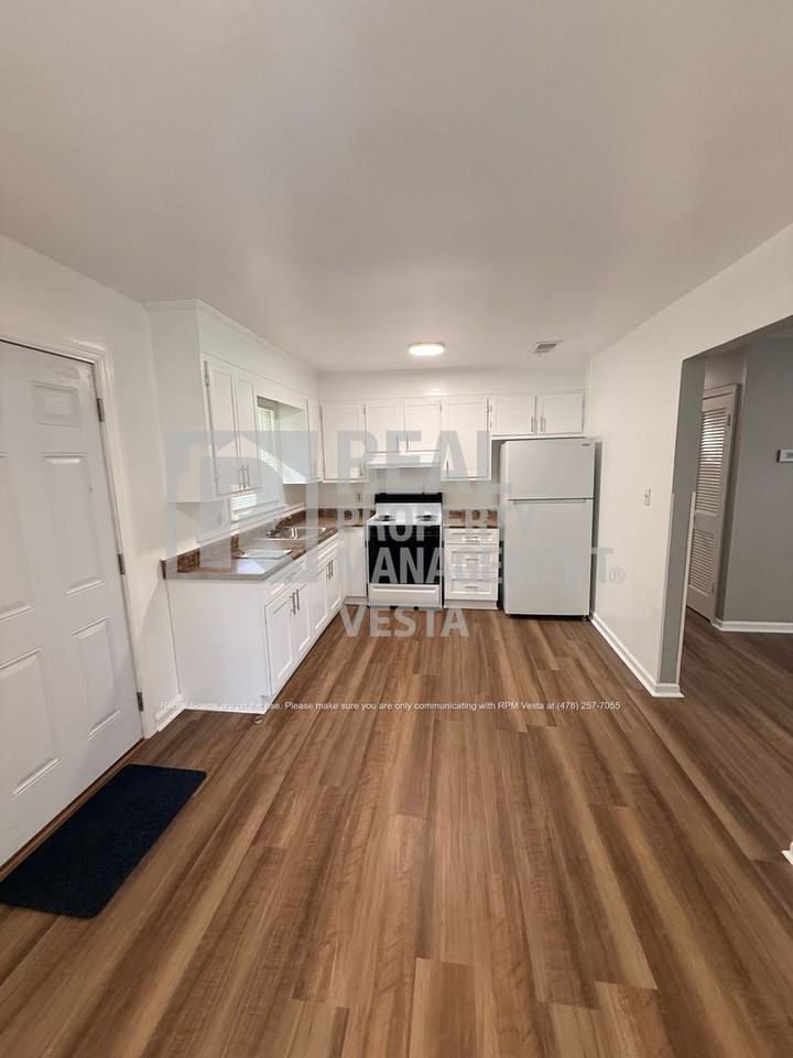 4253 Hillary Pl - Photo 4 of 16
