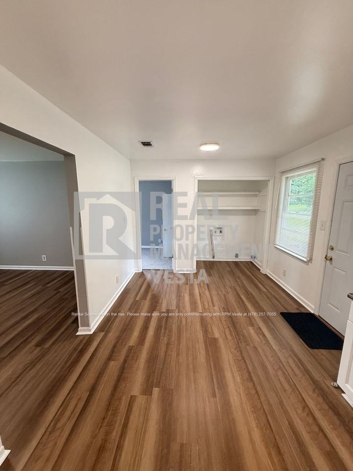 4253 Hillary Pl - Photo 5 of 16