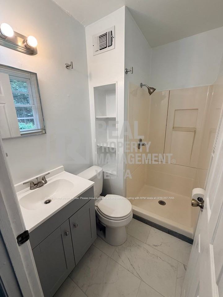 4253 Hillary Pl - Photo 6 of 16