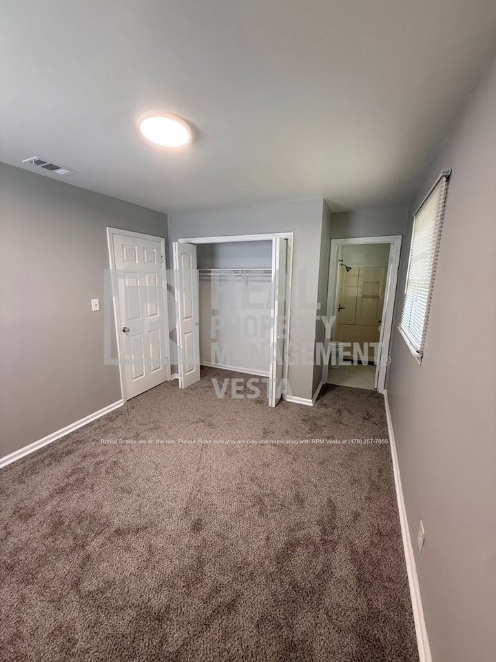4253 Hillary Pl - Photo 7 of 16