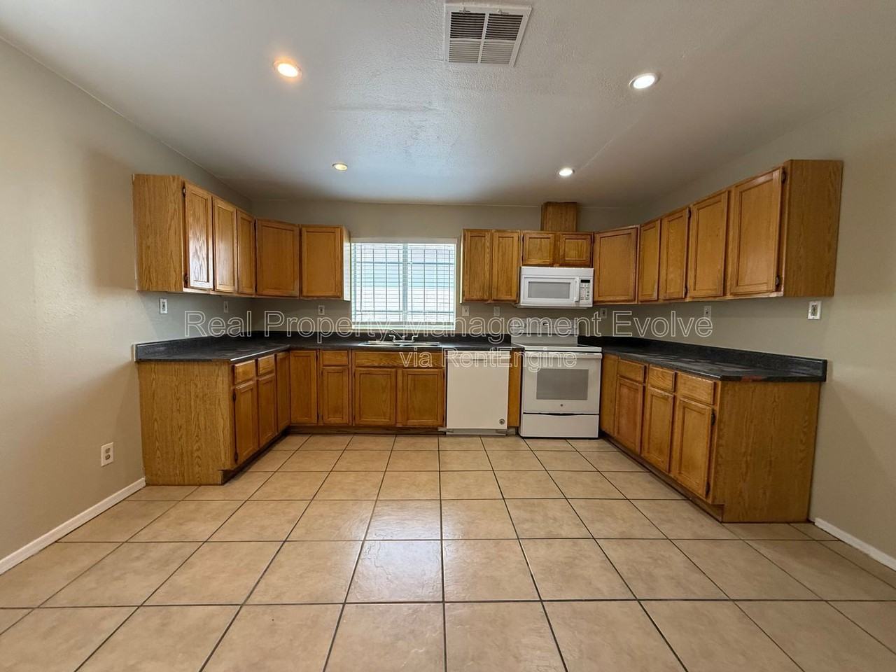 2950 E Mobile Ln - Photo 6 of 29