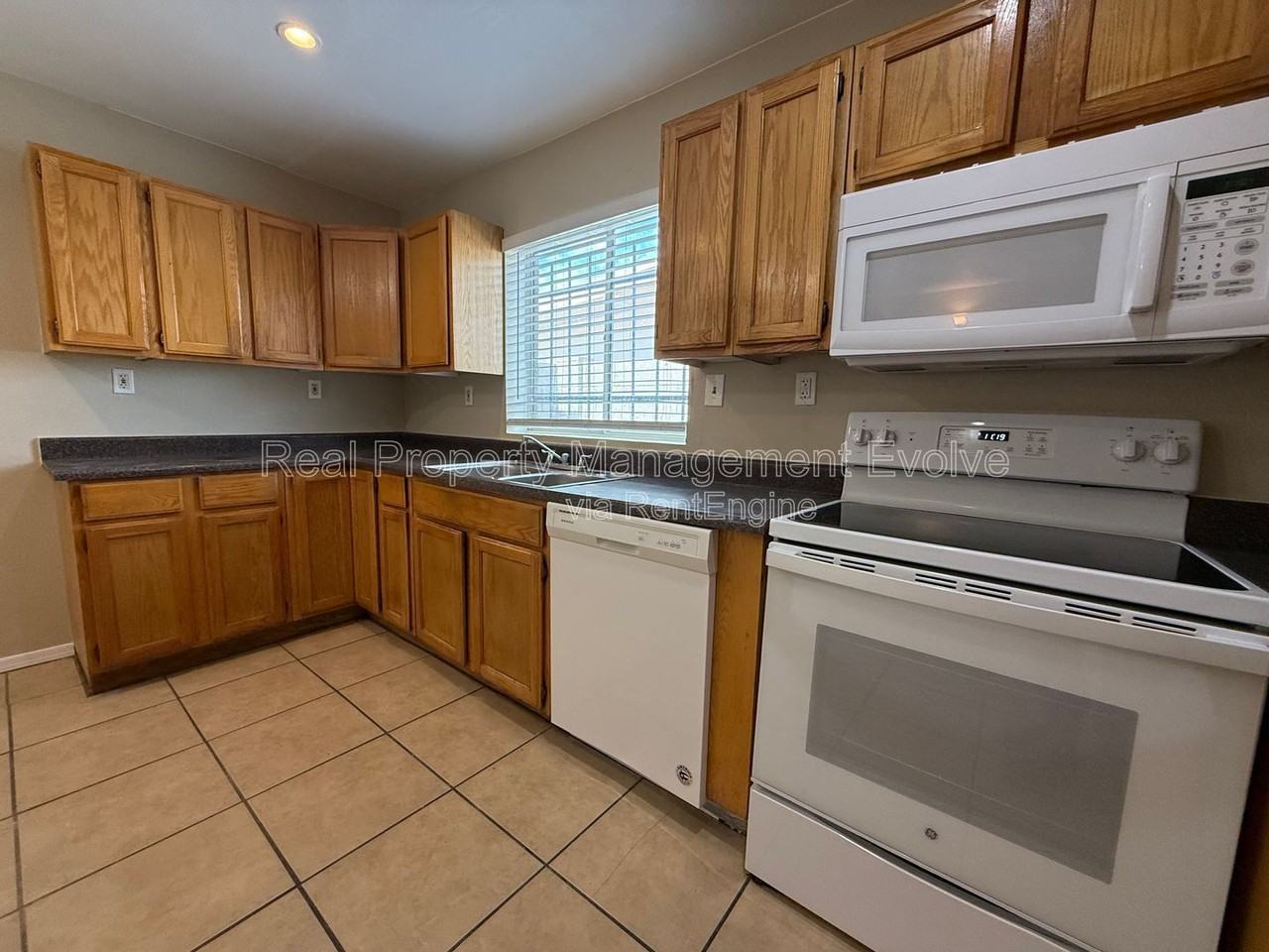 2950 E Mobile Ln - Photo 7 of 29
