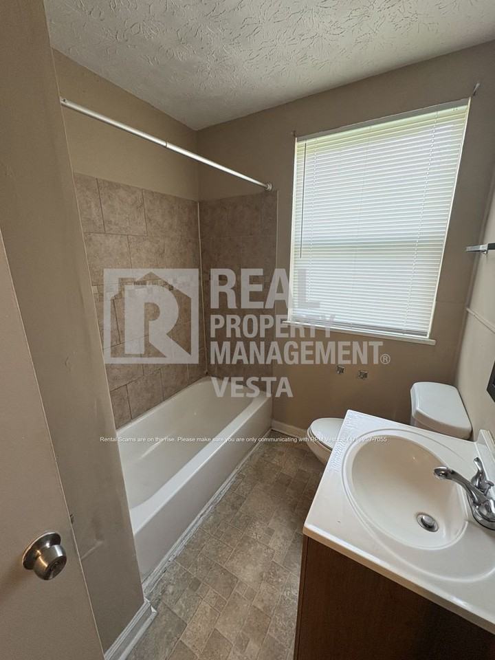 2140 Ingleside Ave #J8 - Photo 6 of 6