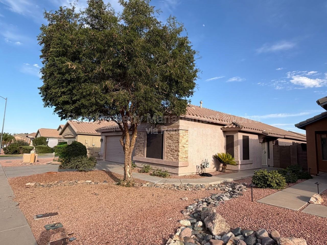 15847 W Saguaro Ln - Photo 2 of 38
