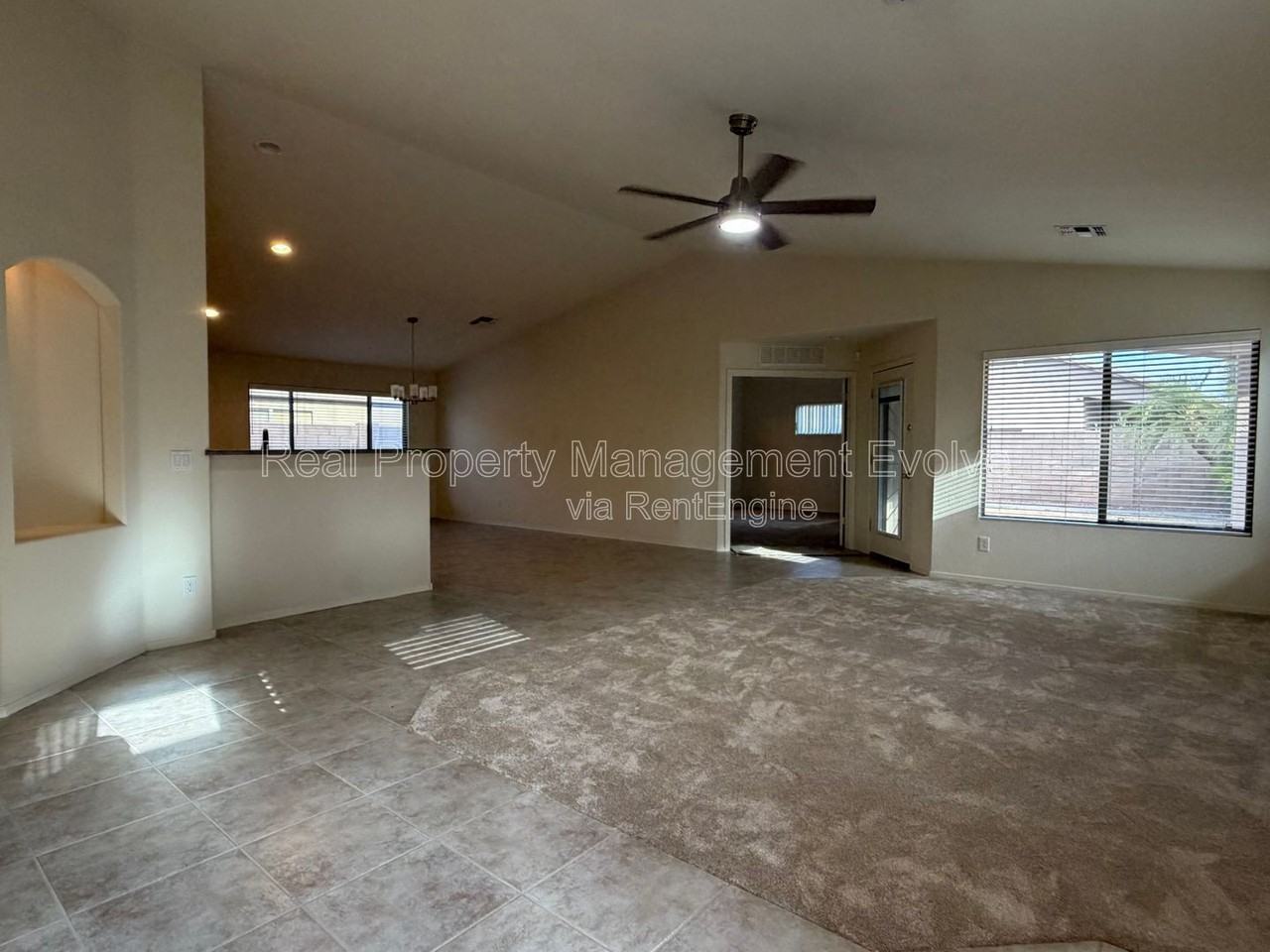 15847 W Saguaro Ln - Photo 3 of 38