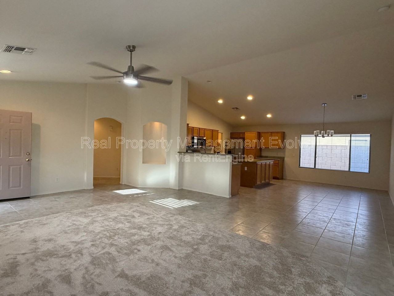 15847 W Saguaro Ln - Photo 4 of 38
