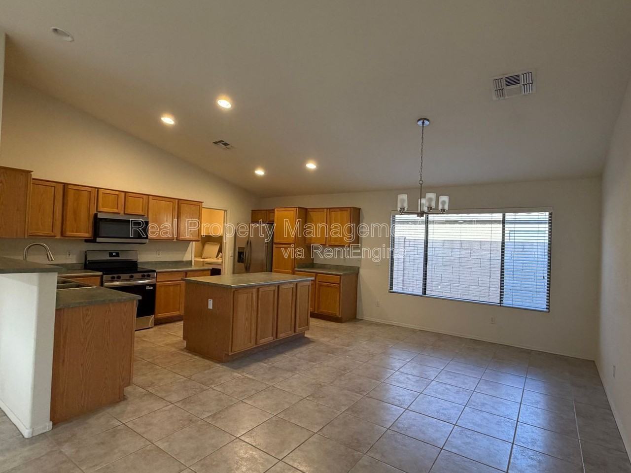 15847 W Saguaro Ln - Photo 5 of 38