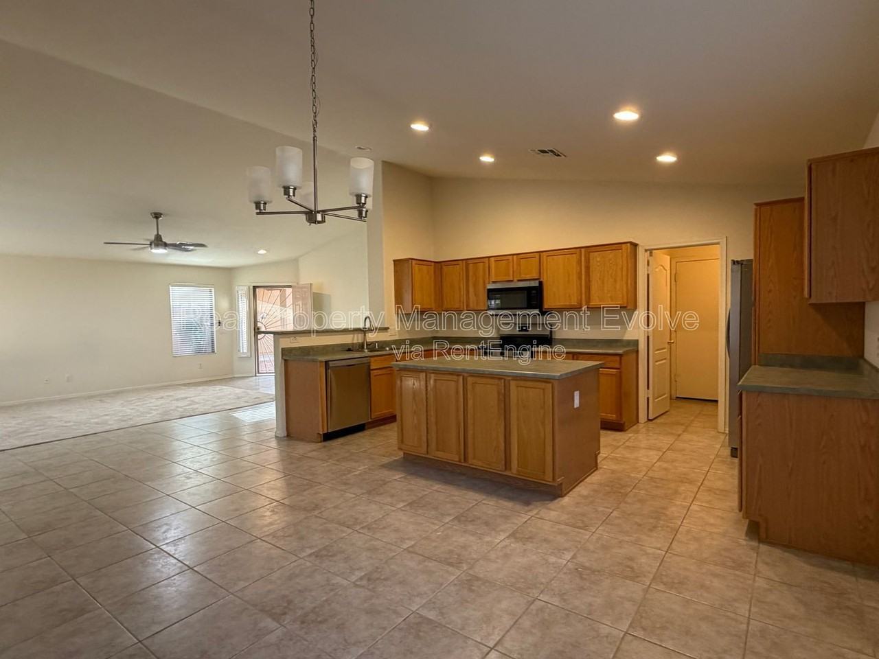 15847 W Saguaro Ln - Photo 6 of 38