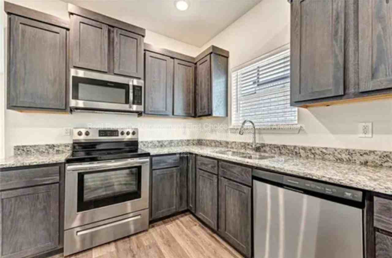 733 S Benchmark Ln #1 - Photo 5 of 28