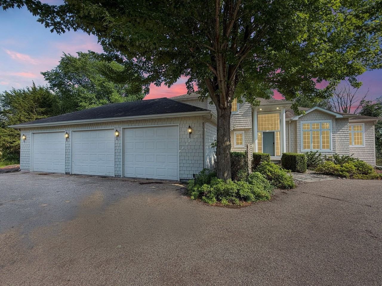 3200 Lakeside Dr - Photo 2 of 24