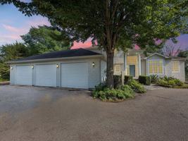featured image of 3200 Lakeside Dr