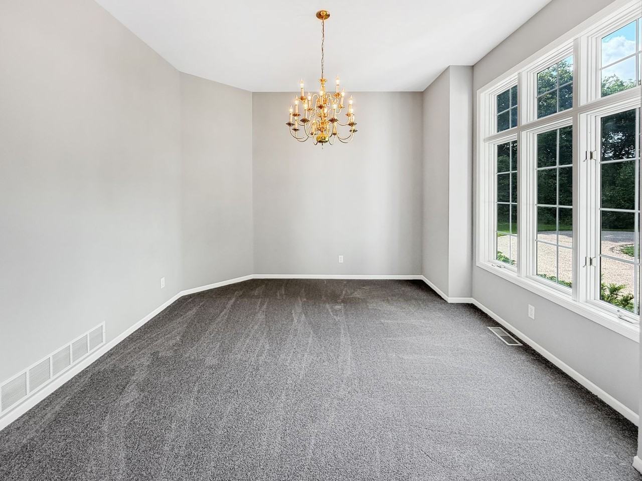 3200 Lakeside Dr - Photo 4 of 24