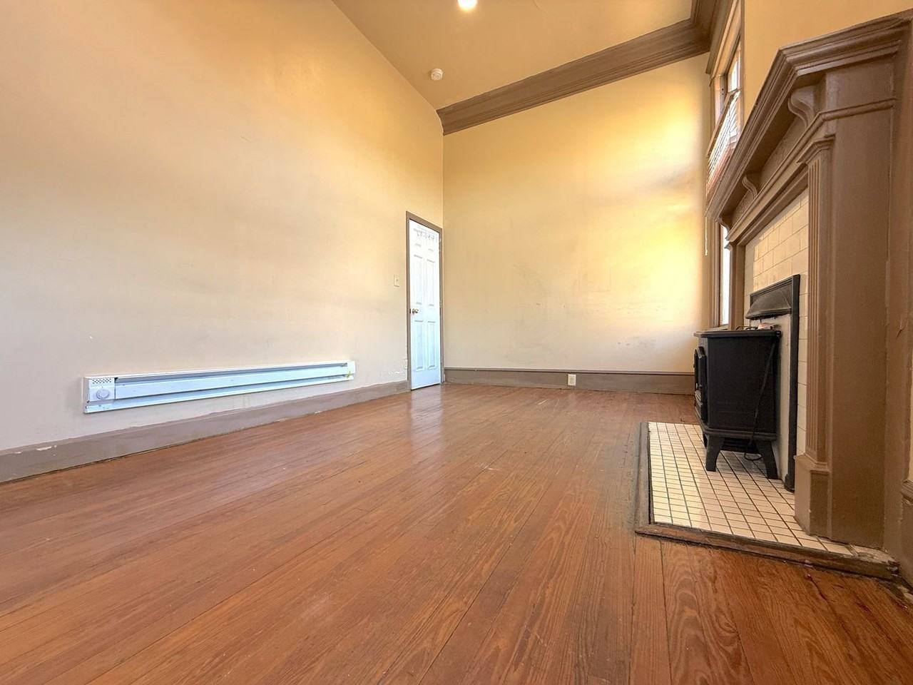 420 College St #B - Photo 3 of 8