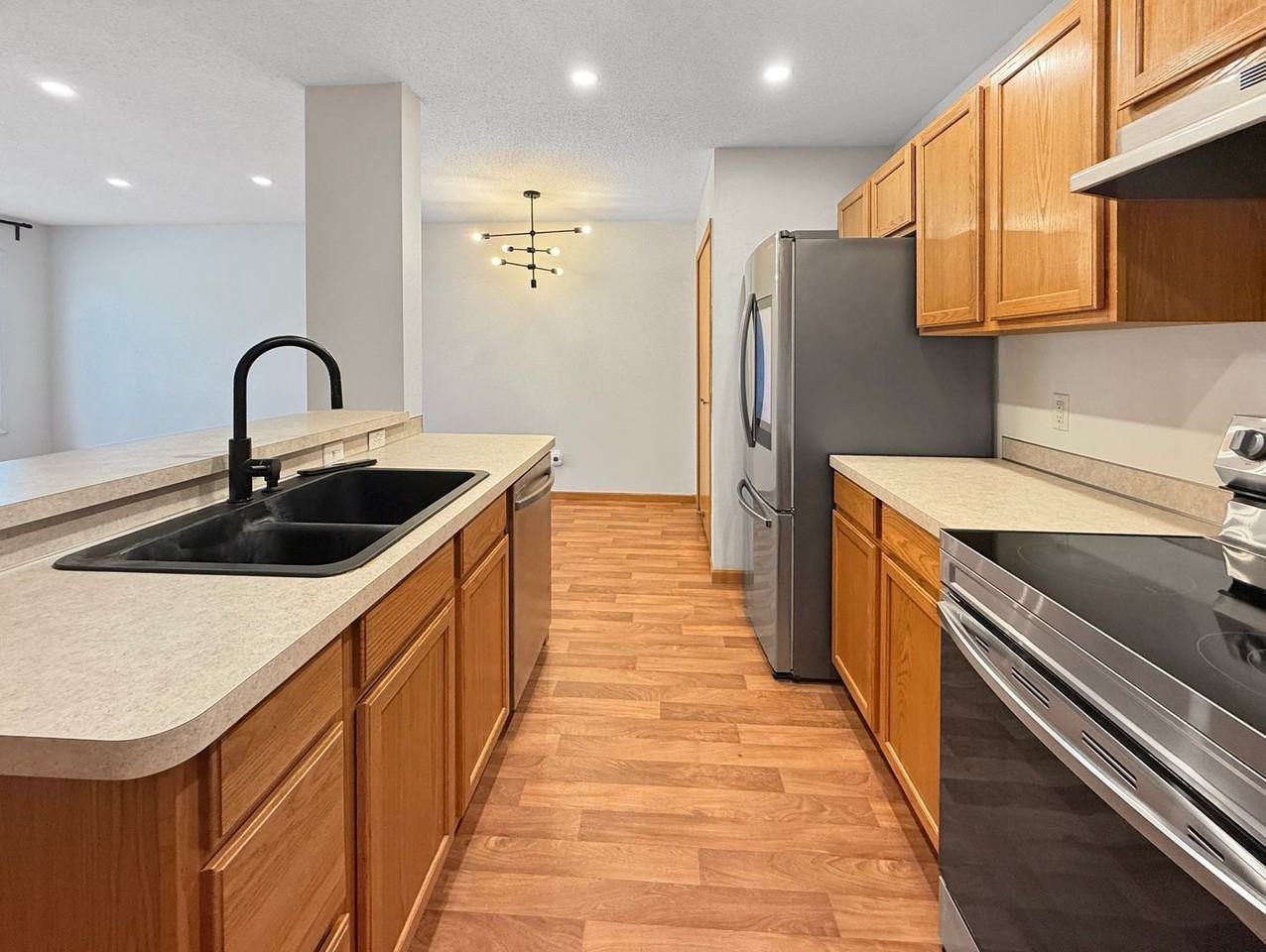 1389 Highpoint Curv - Photo 5 of 14