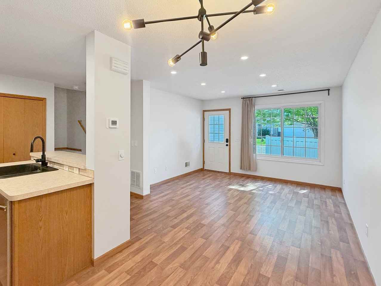 1389 Highpoint Curv - Photo 6 of 14