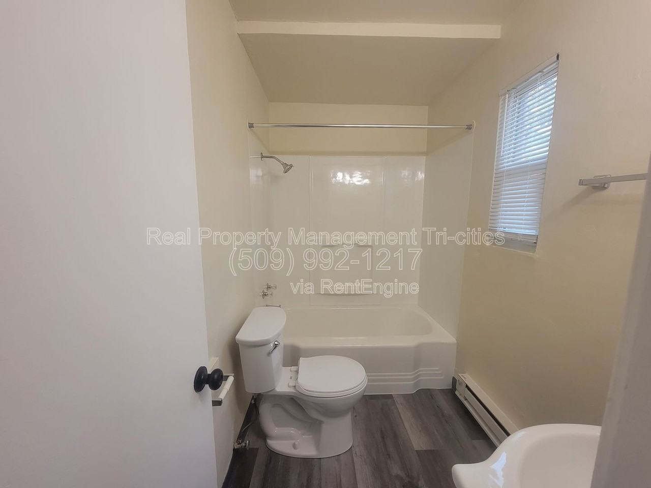 1101 W Margaret St #D - Photo 6 of 8