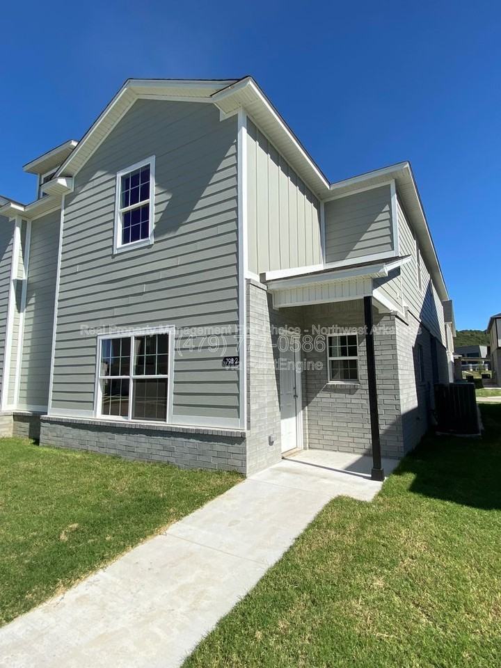 798 S Amarillo Ave #798-2 - Photo 2 of 30