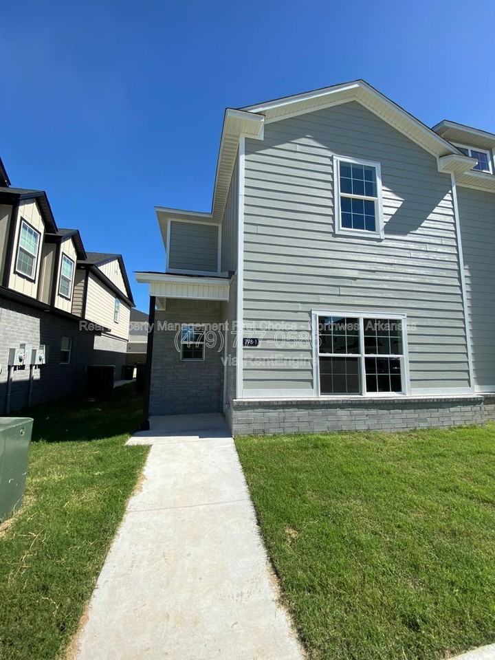798 S Amarillo Ave #798-2 - Photo 4 of 30