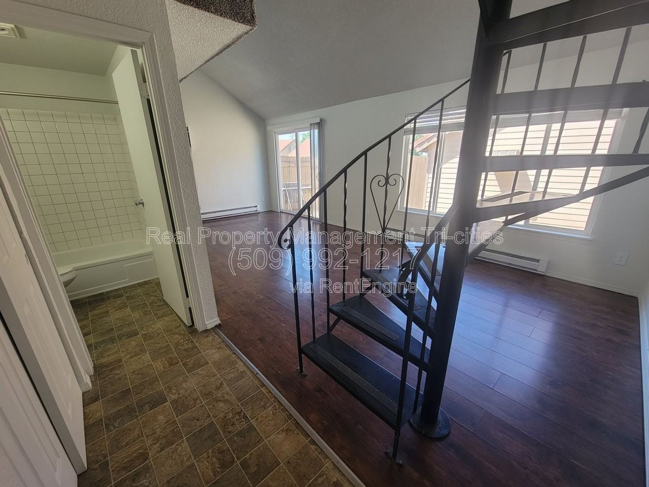 1025 W Entiat Ave #C12 - Photo 2 of 8