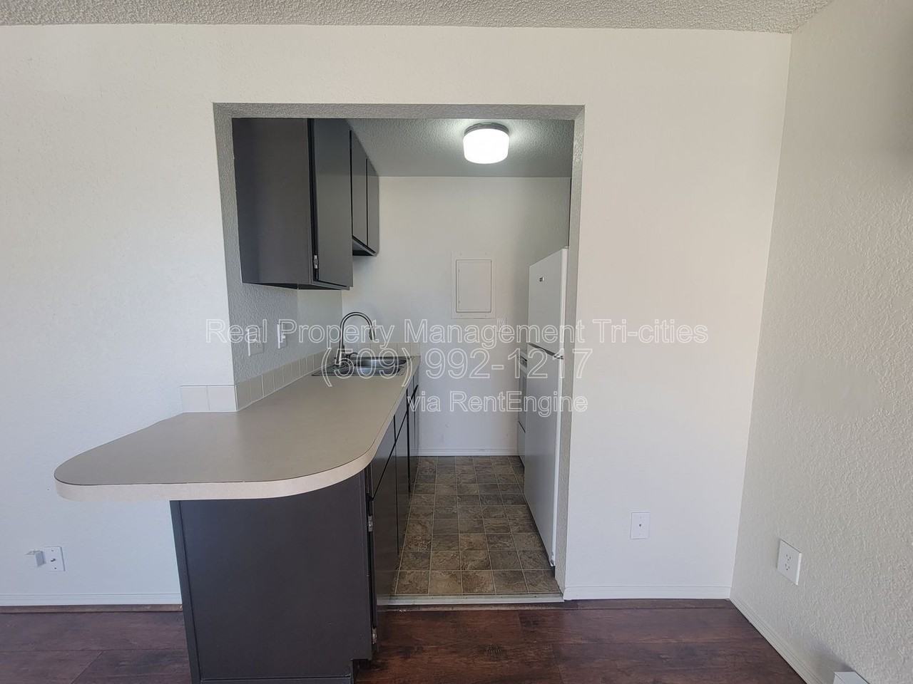 1025 W Entiat Ave #C12 - Photo 4 of 8