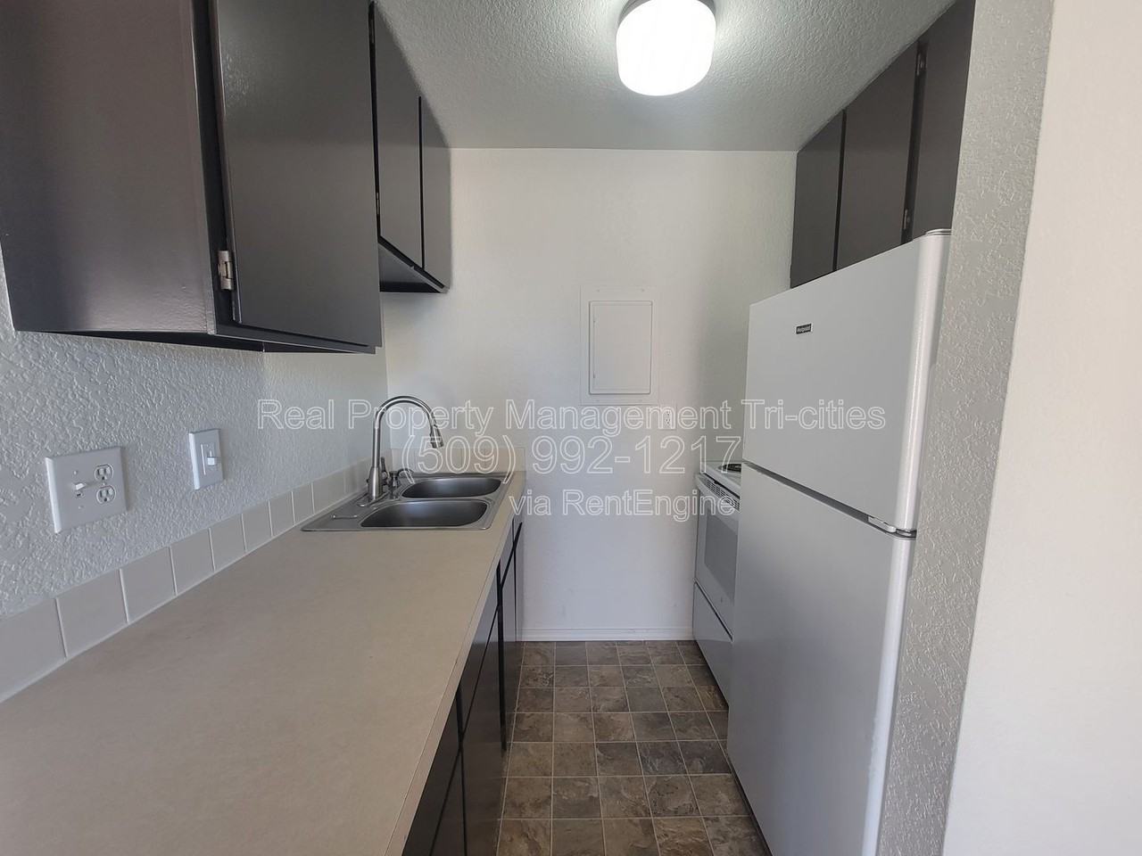 1025 W Entiat Ave #C12 - Photo 5 of 8