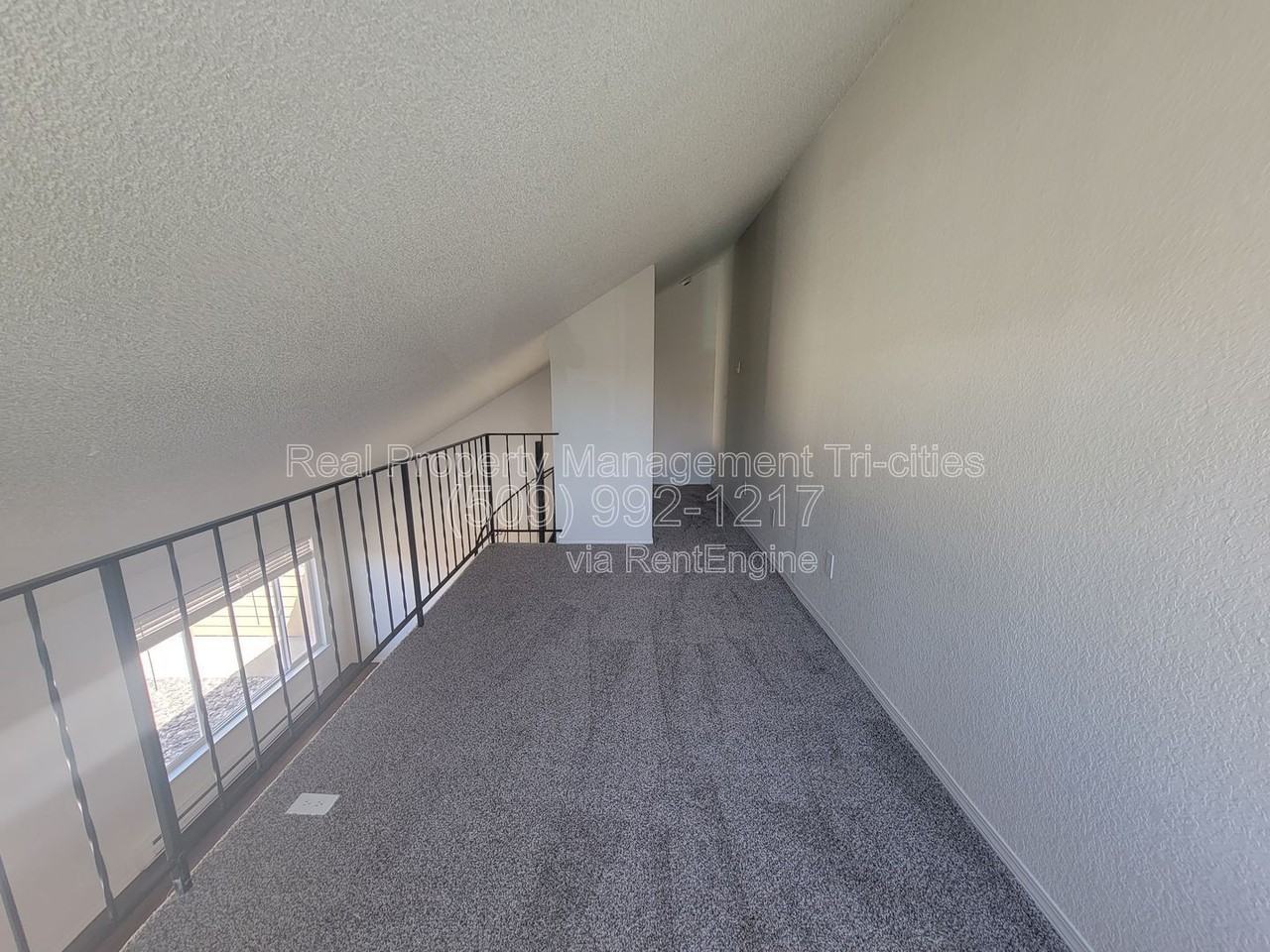 1025 W Entiat Ave #C12 - Photo 6 of 8