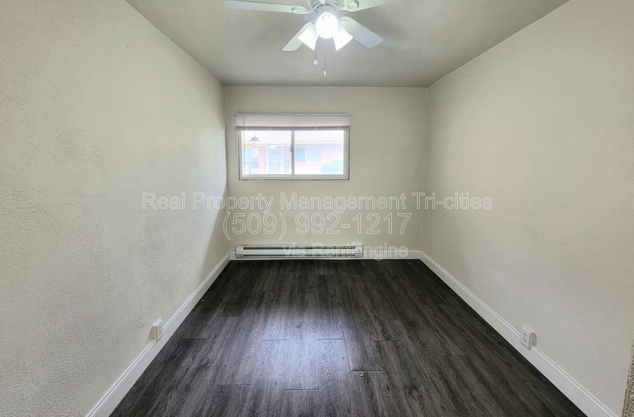 1101 W Margaret St #B - Photo 6 of 8