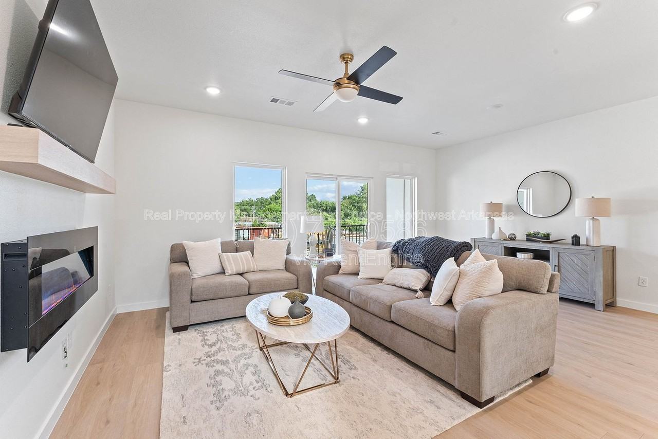 1464 W Hendon St #103 - Photo 3 of 20