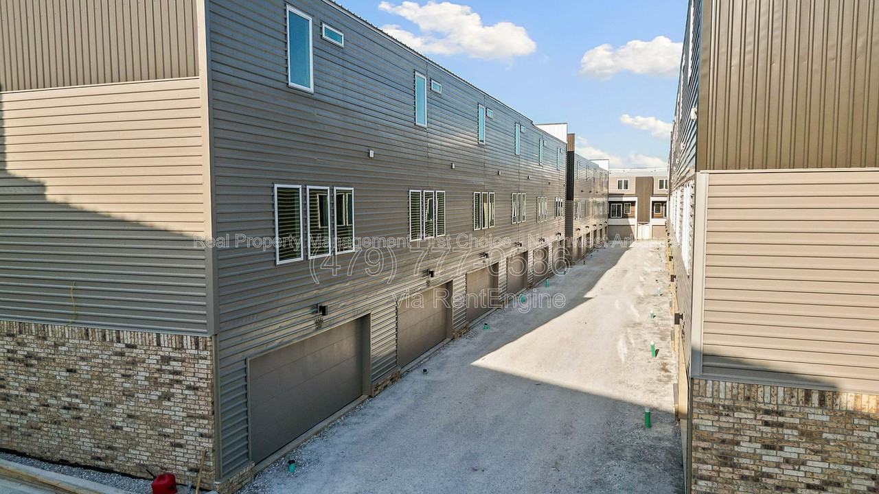 1464 W Hendon St #103 - Photo 4 of 20