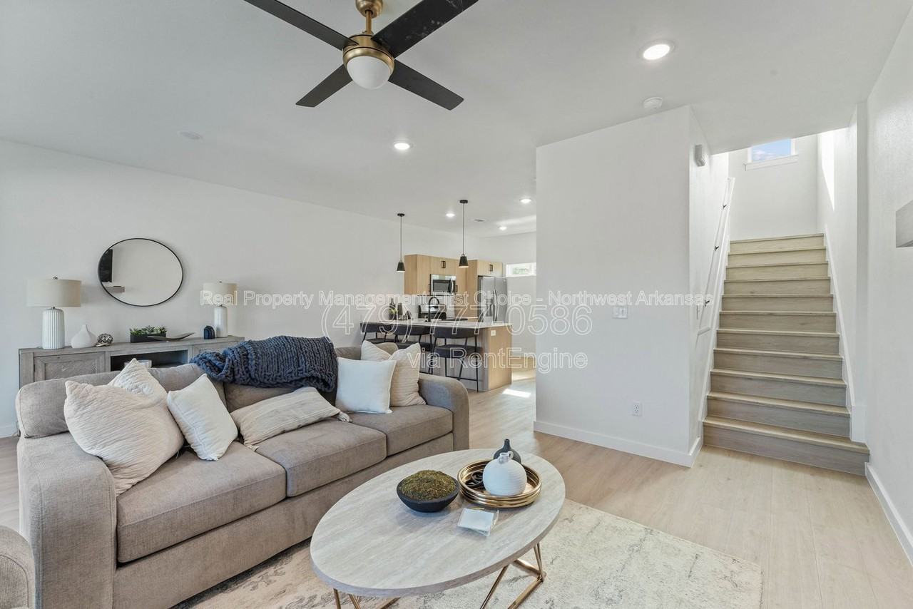1464 W Hendon St #103 - Photo 5 of 20