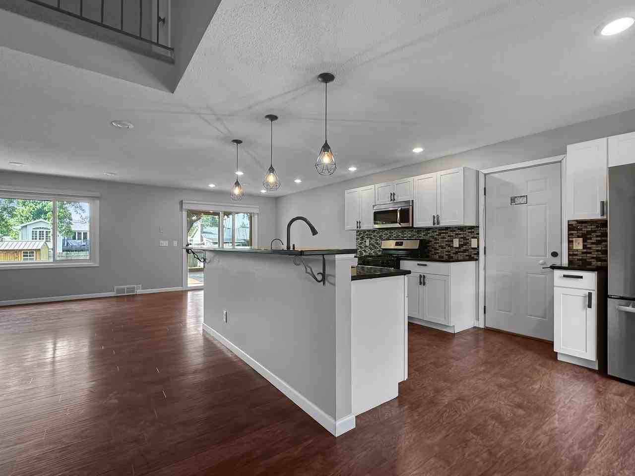 2814 Woodridge Ln - Photo 2 of 20