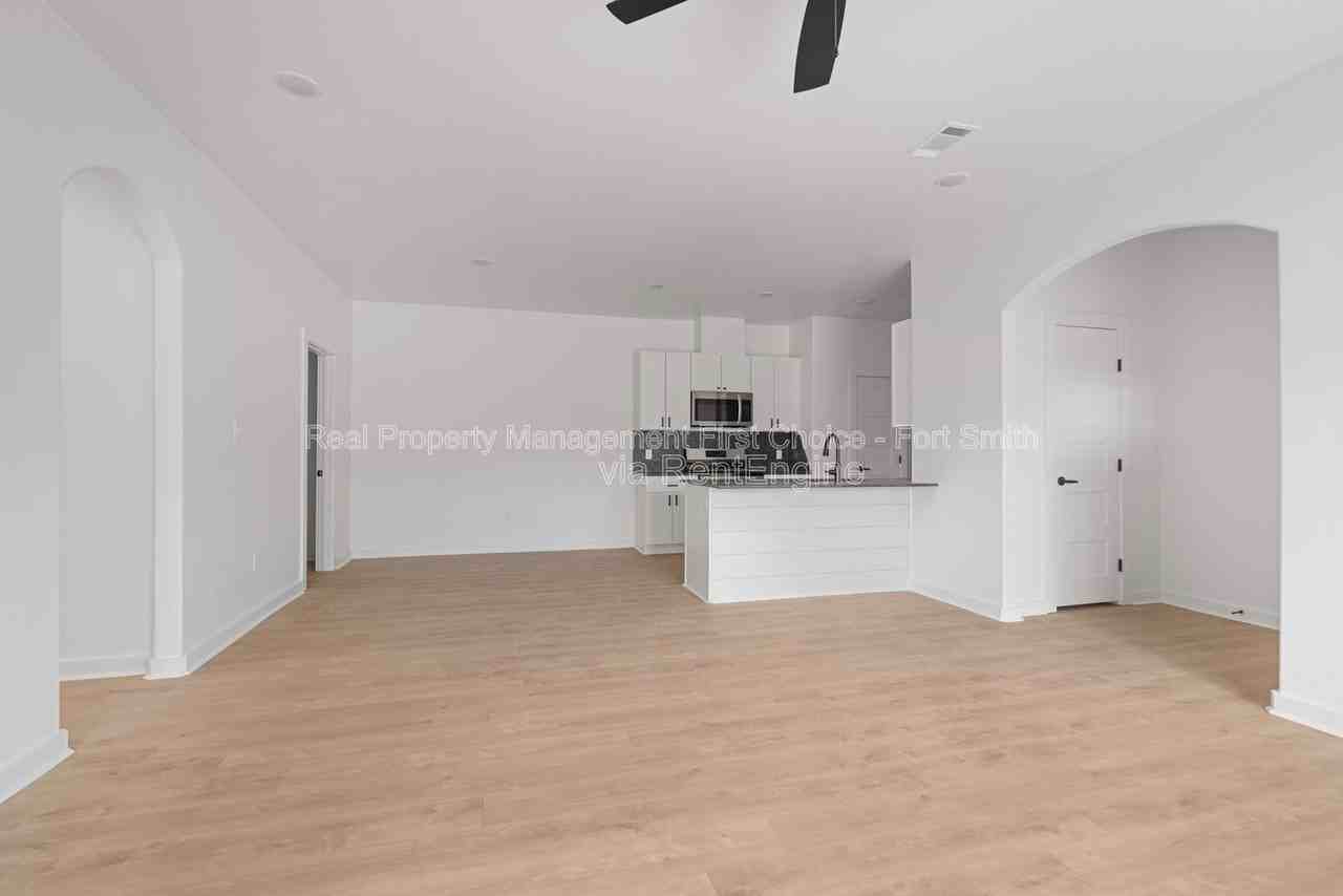 8900 Cambria Cir #B - Photo 3 of 21