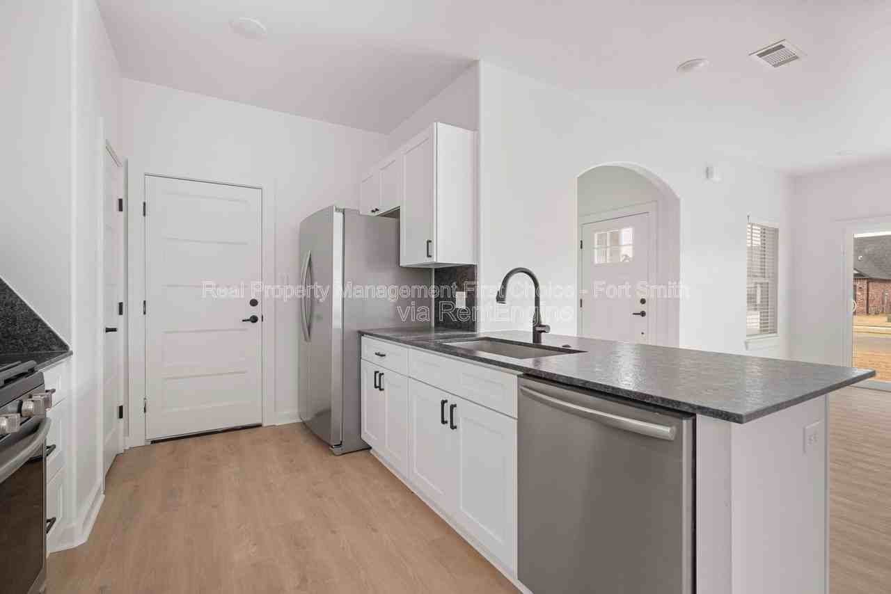 8900 Cambria Cir #B - Photo 6 of 21