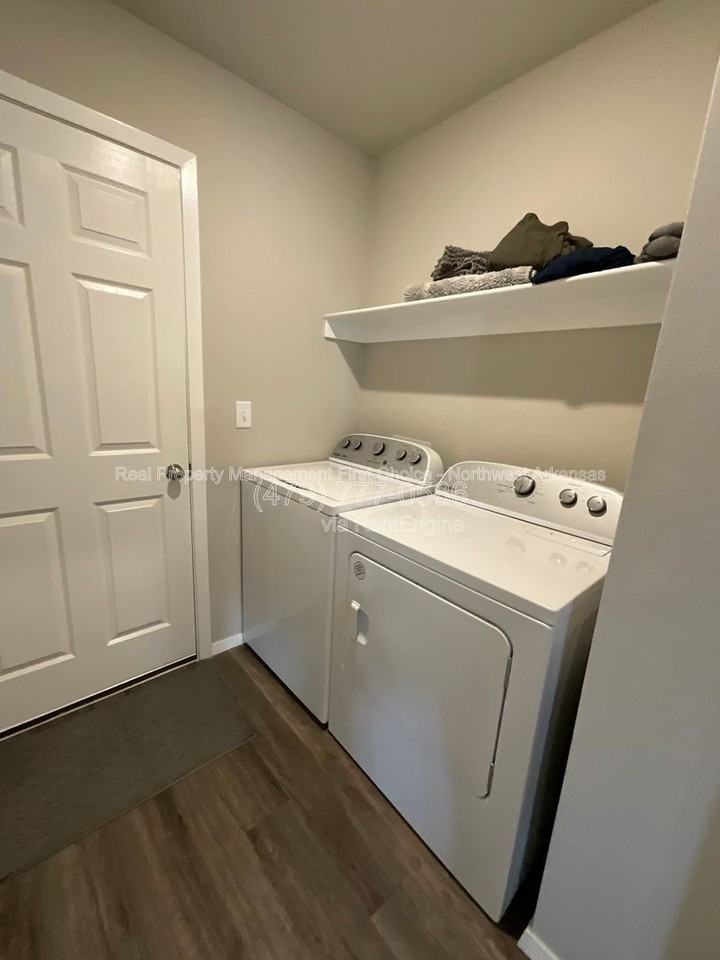 2608 S Silver St - Photo 7 of 17