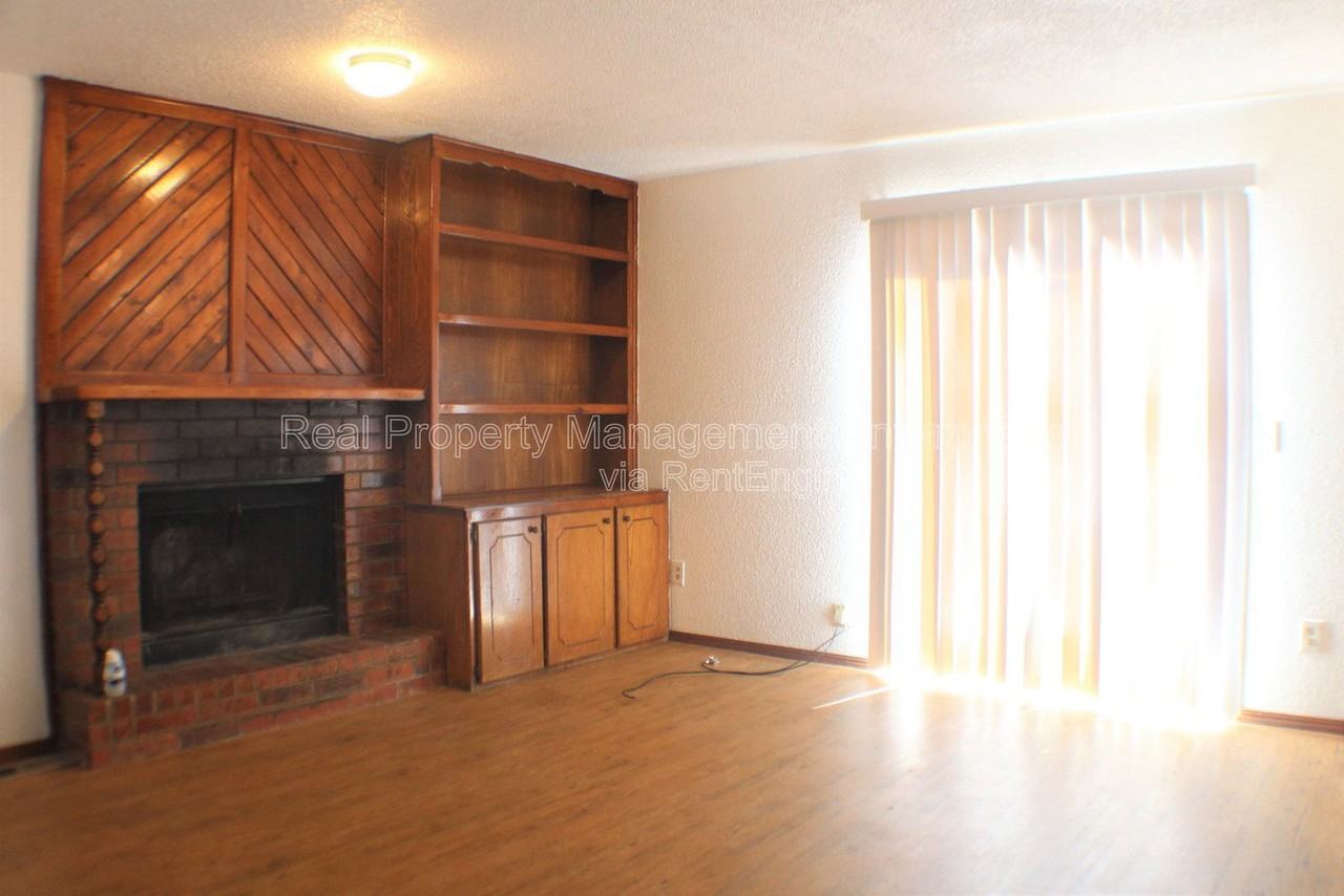 4714 Creek Ct - Photo 2 of 12