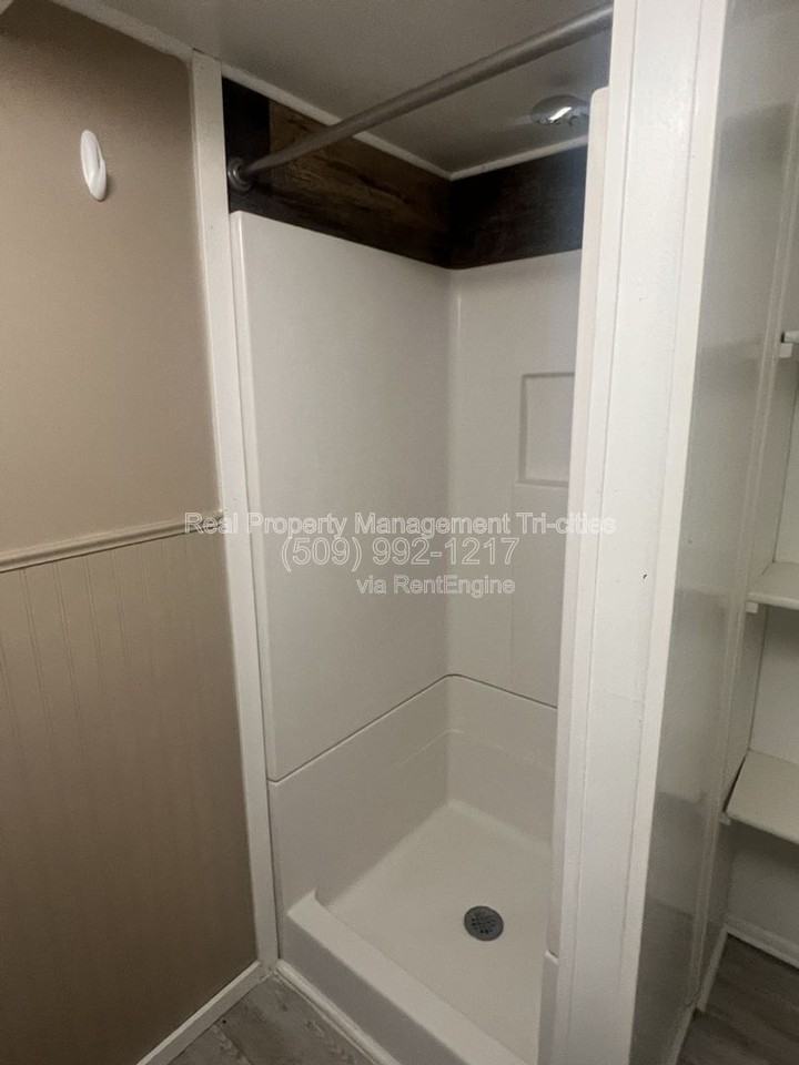 508 9th St #6 - Photo 6 of 7