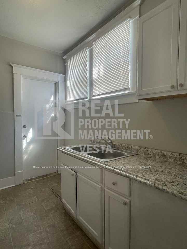 2389 Beech Ave - Photo 3 of 16